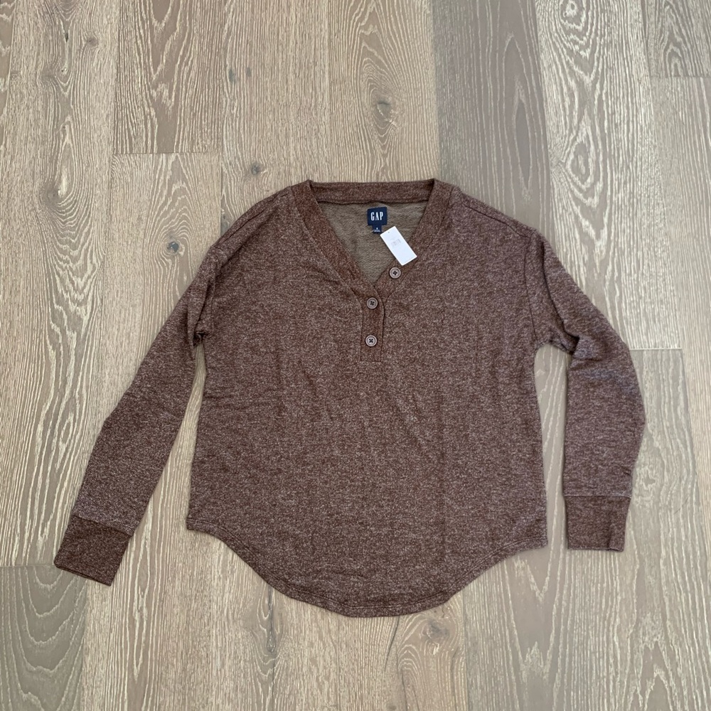 Gap marled v-neck shirt